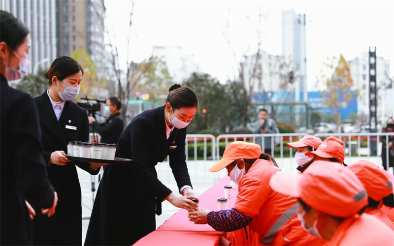 致敬城市美容師丨華地好生活集團助力“建設者之歌”大型公益演出圓滿落幕